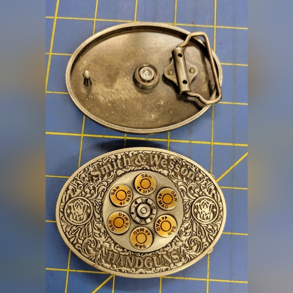 Western Buckle Unisex Brand New Center rotates/spins